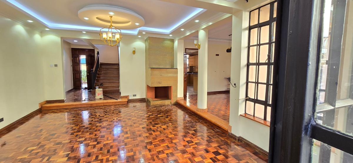 5 Bed Townhouse with En Suite at Lavington - 19