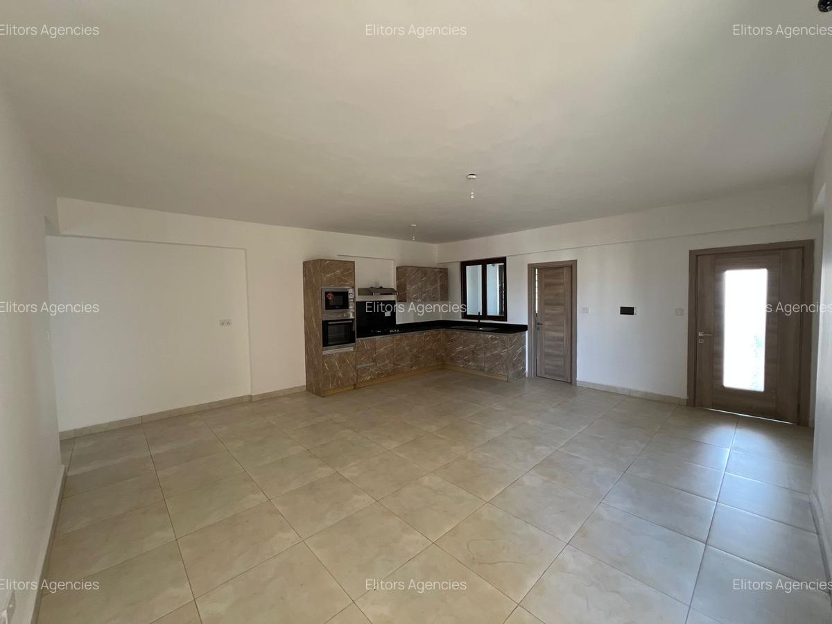 1 Bed Apartment with En Suite at Lantana Road - 3