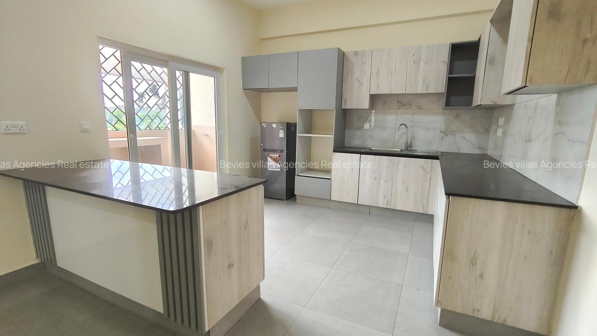2 Bed Apartment with En Suite at Parklands - 7