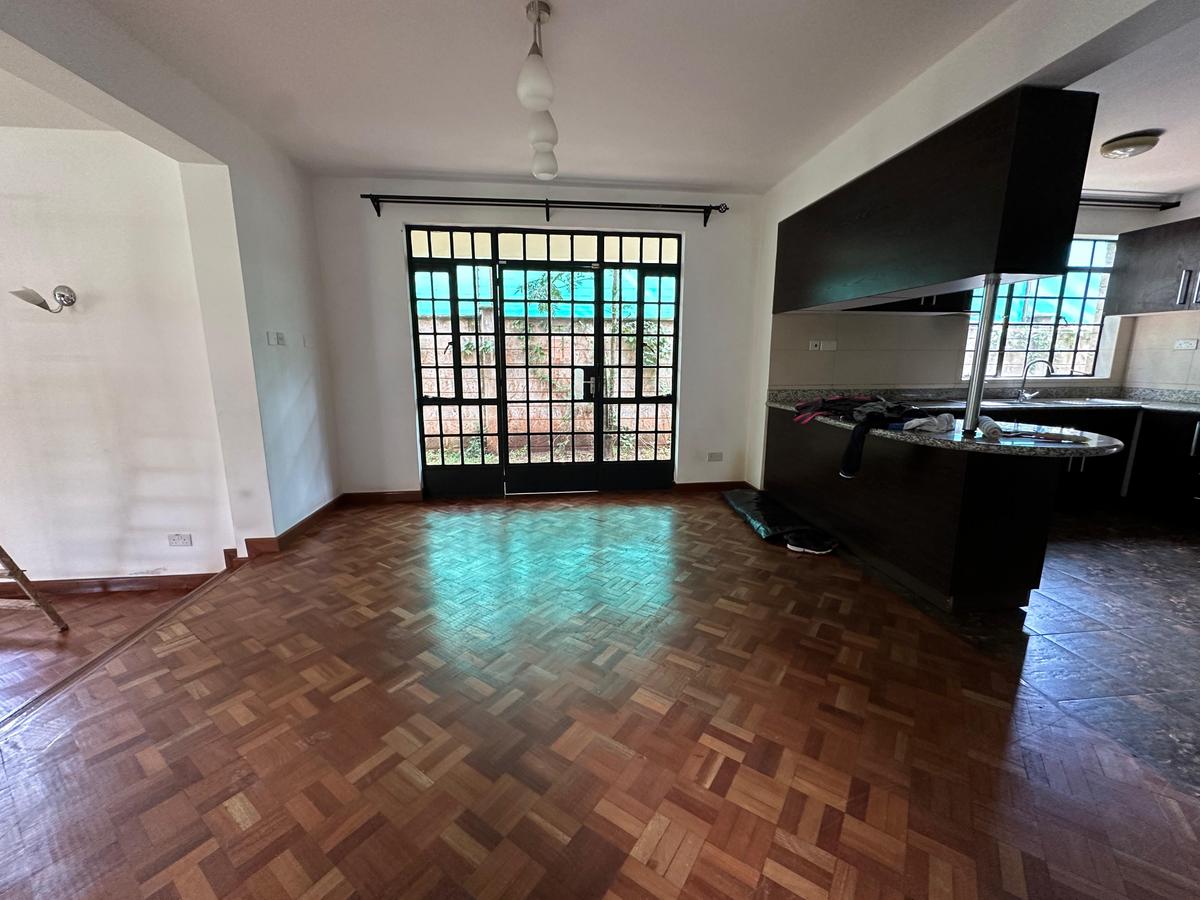 4 Bed Villa with En Suite at Lavington - 4