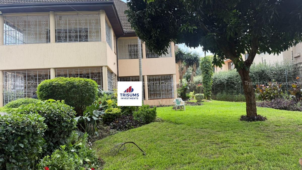 5 Bed House with En Suite in Runda - 1