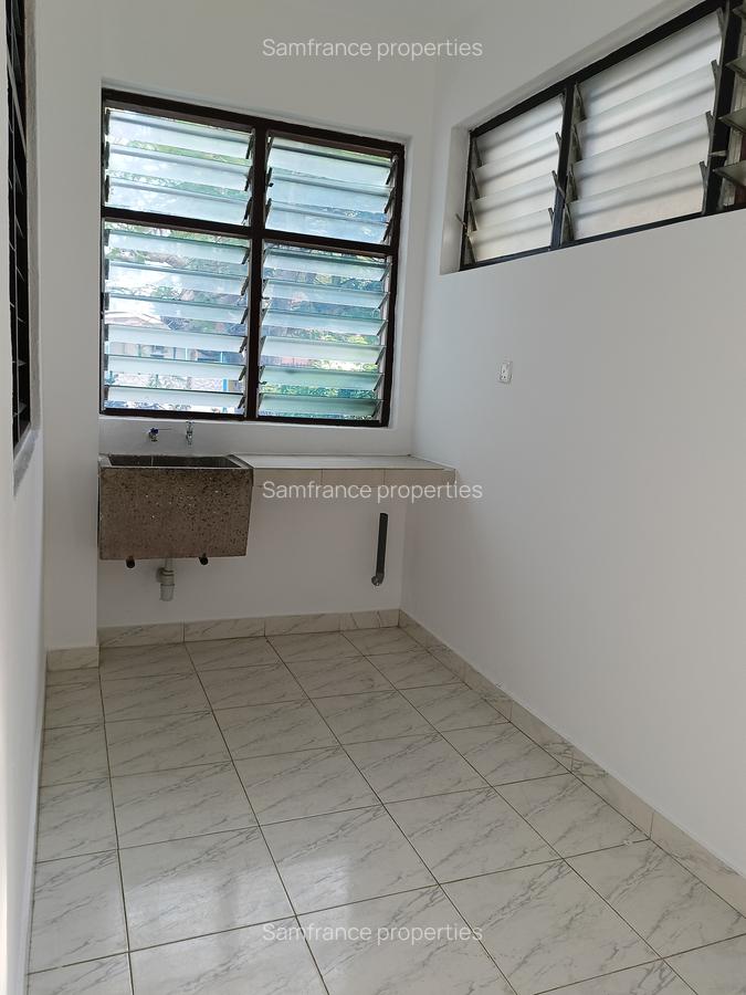 2 Bed Villa with En Suite at 3 Rd Avanue - 4