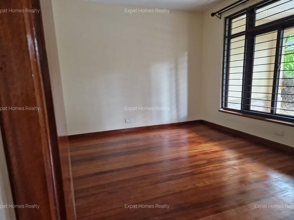 5 Bed Townhouse with En Suite in Lavington - 1