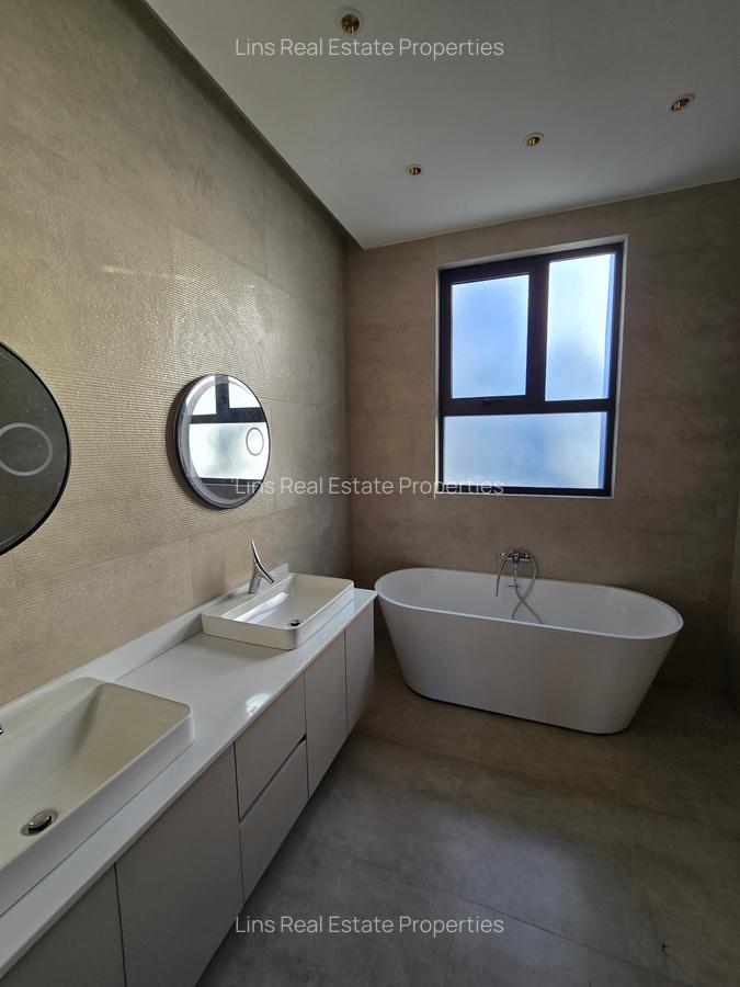 5 Bed Townhouse with En Suite in Lavington - 17