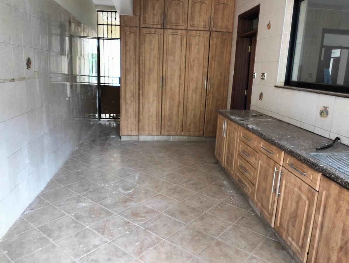 4 Bed Townhouse with En Suite in Lavington - 12