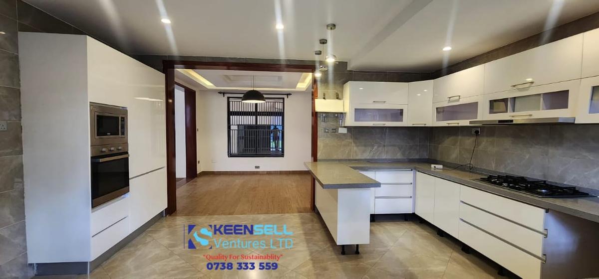 5 Bed House with En Suite in Lavington - 7