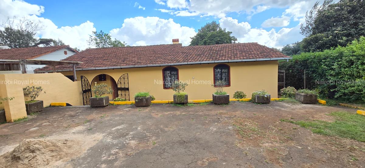 4 Bed House with En Suite at Loresho Road - 2