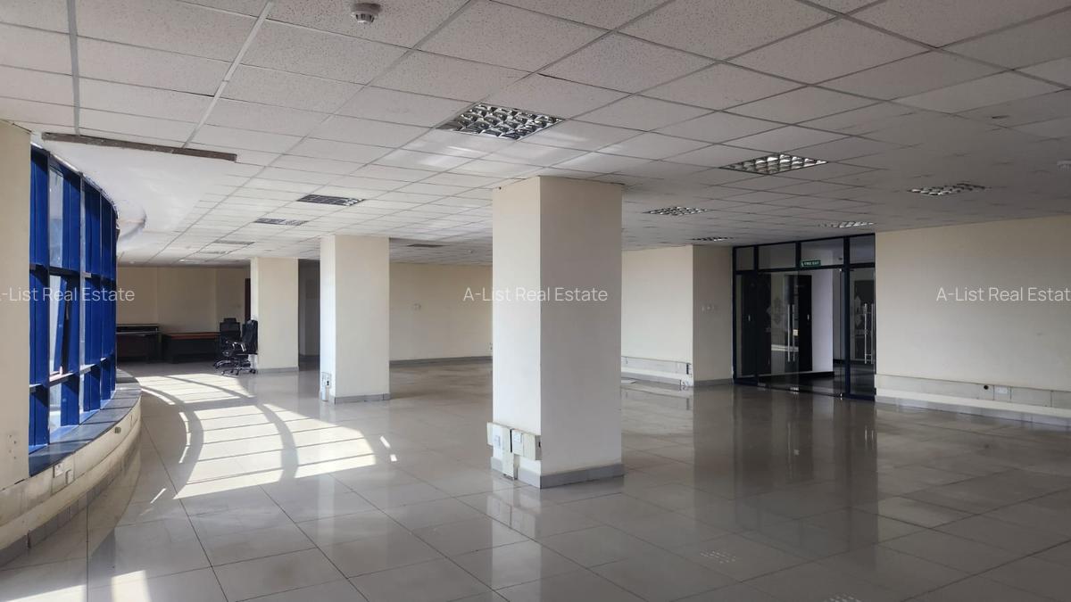 2,600 ft² Commercial Property with Service Charge Included at Upperhill Area - 2