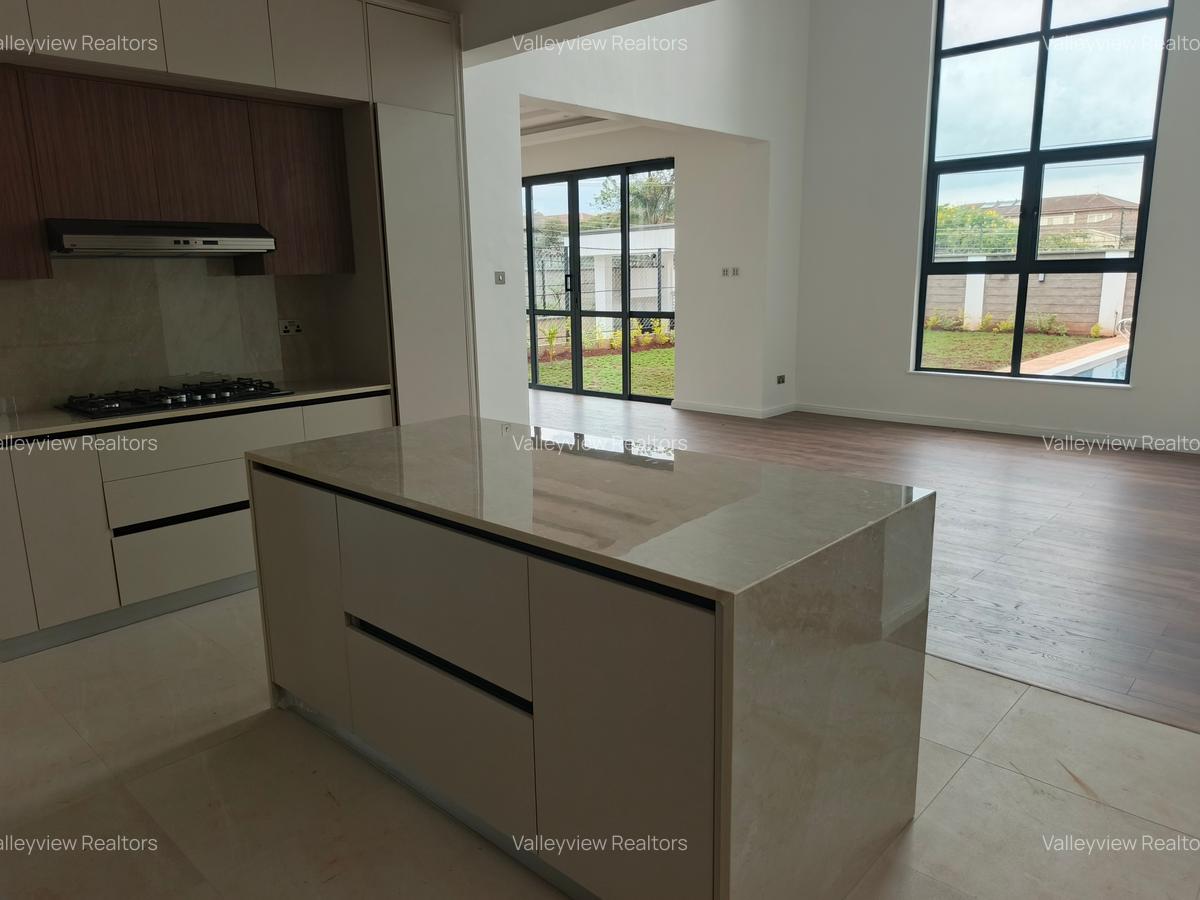 5 Bed Townhouse with En Suite at Lavington - 6