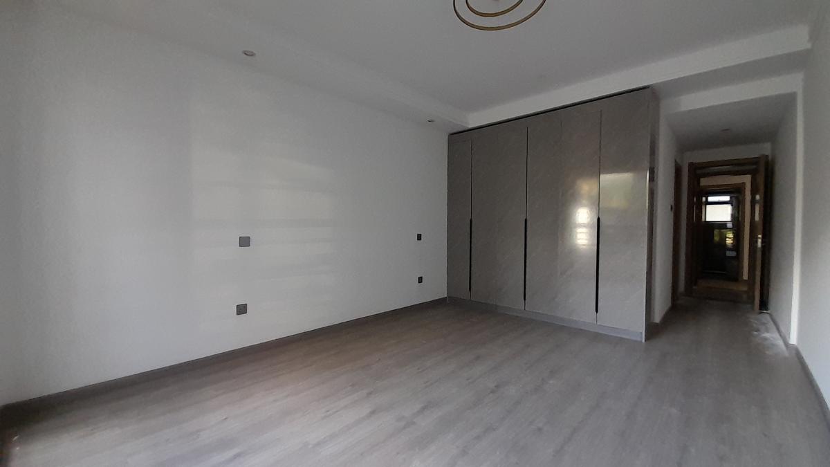 3 Bed Apartment with En Suite at Riverside Dr - 7