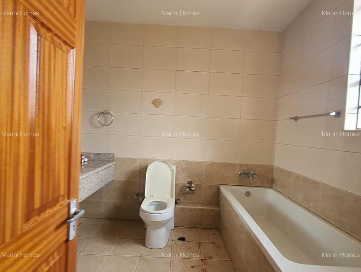 4 Bed Townhouse with En Suite in Lavington - 6