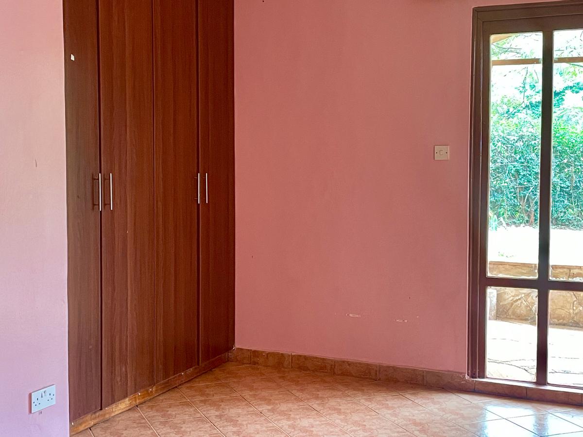 4 Bed Villa with En Suite in Windsor - 10