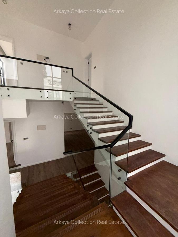 5 Bed Townhouse with En Suite in Lavington - 6