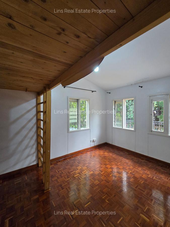 4 Bed House with En Suite in Hill View - 15