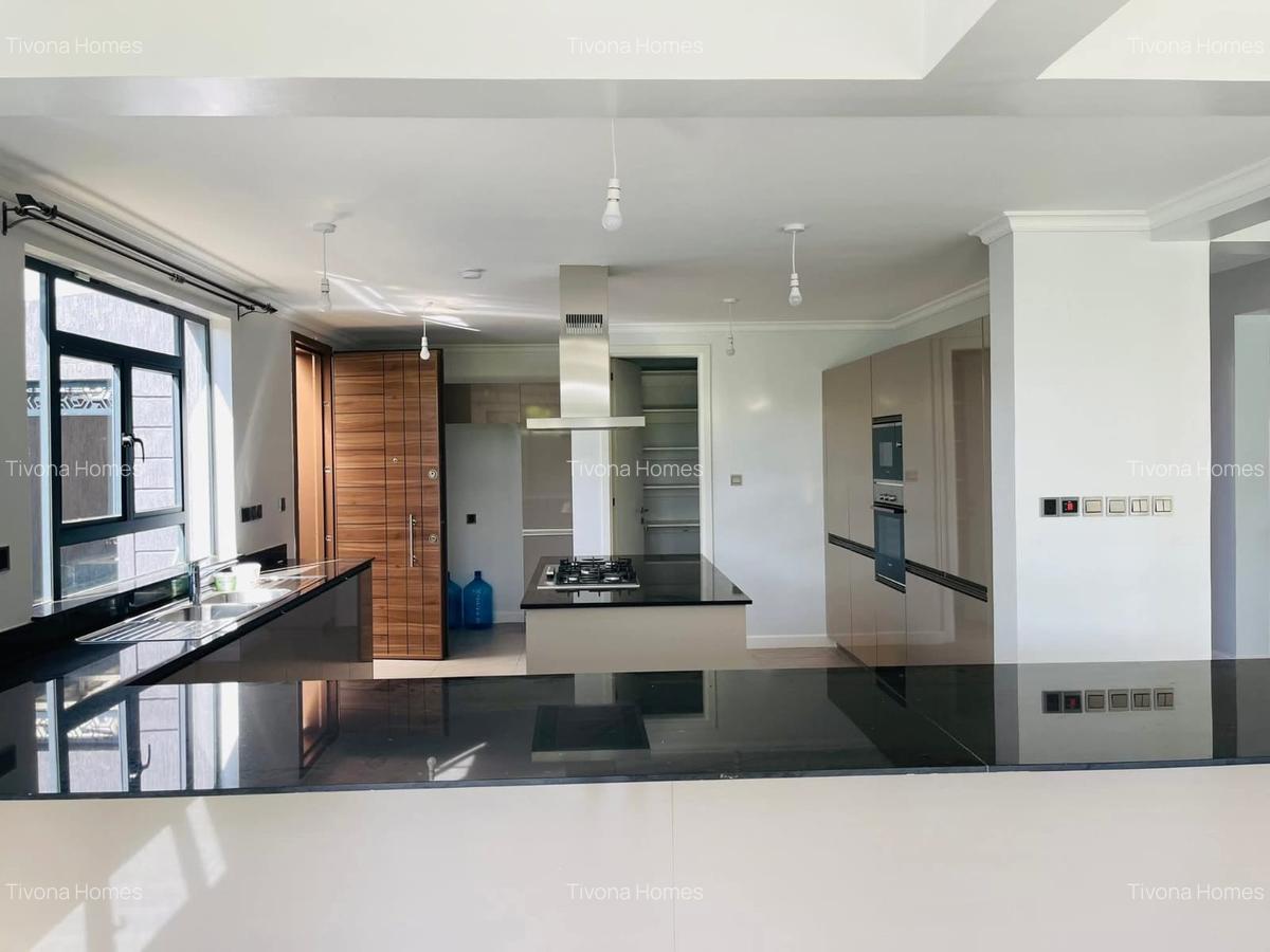 5 Bed Townhouse with En Suite in Runda - 2