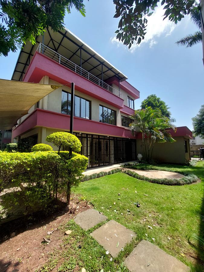 5 Bed Townhouse with En Suite in Lavington - 1