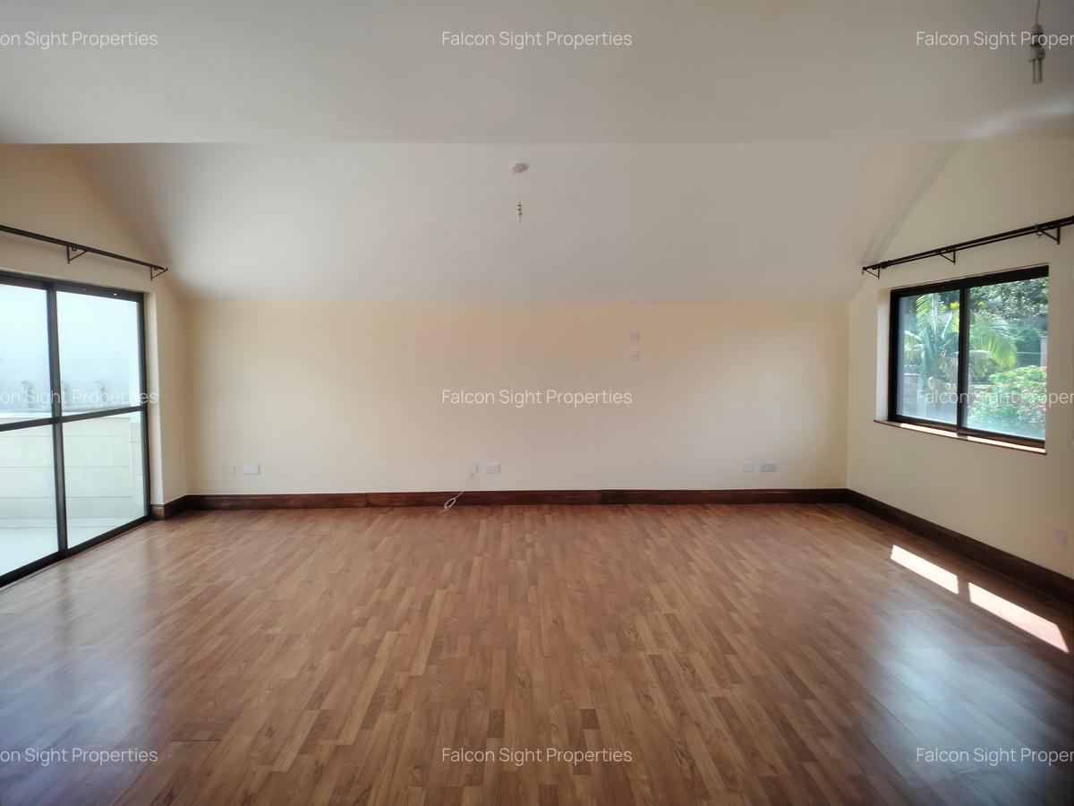 5 Bed Townhouse with Swimming Pool in Spring Valley - 8