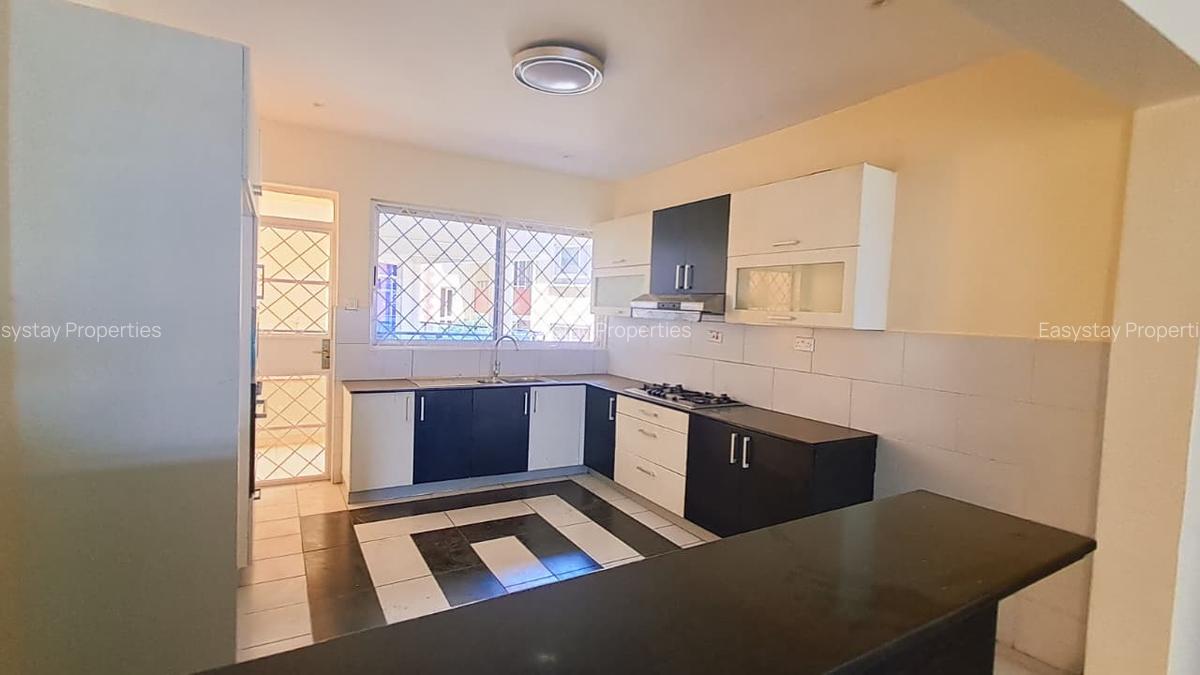 4 Bed Apartment with Swimming Pool in Kileleshwa - 12