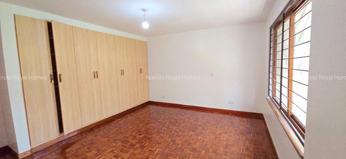 5 Bed Townhouse with En Suite at Lavington Green - 17