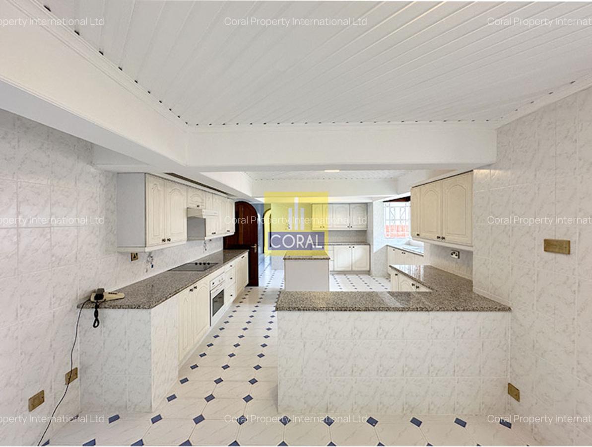 4 Bed House in Lavington - 2