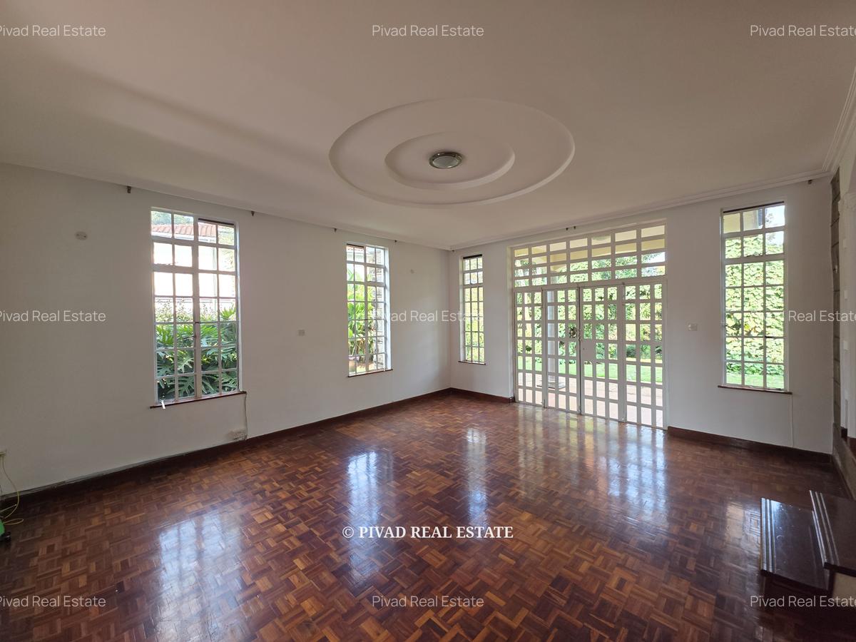 4 Bed House with Swimming Pool in Rosslyn - 15
