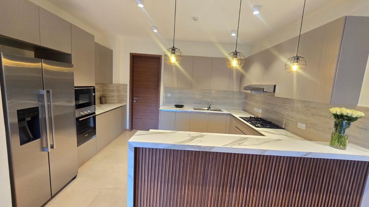 3 Bed Apartment with En Suite in Riverside - 16