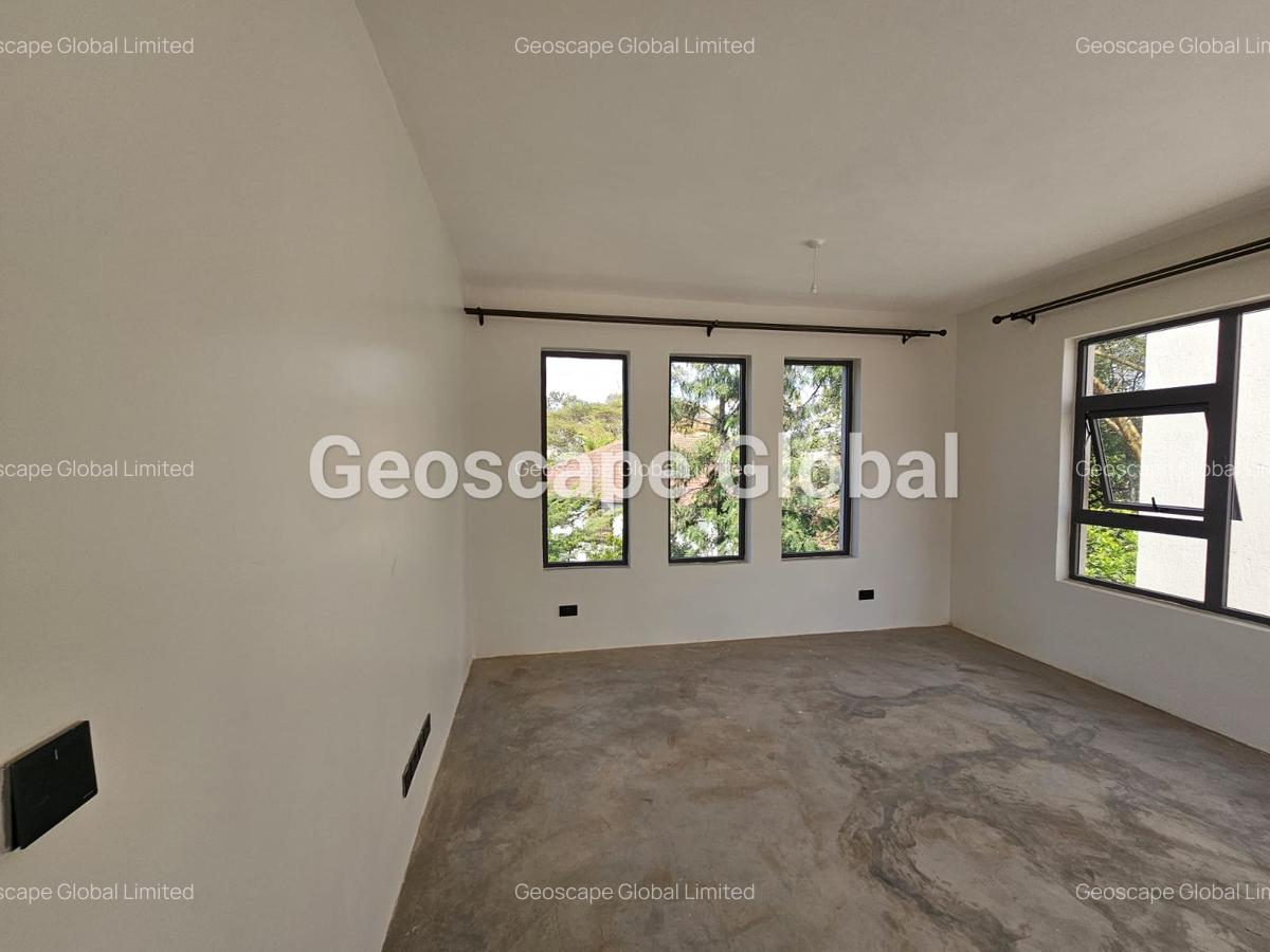 5 Bed Townhouse with En Suite in Lavington - 10