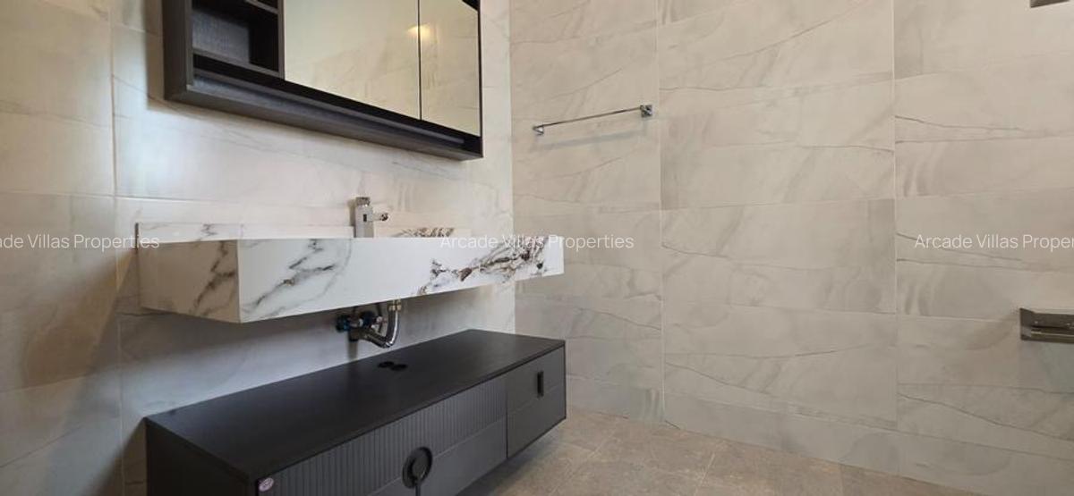 3 Bed Apartment with En Suite in Riverside - 12