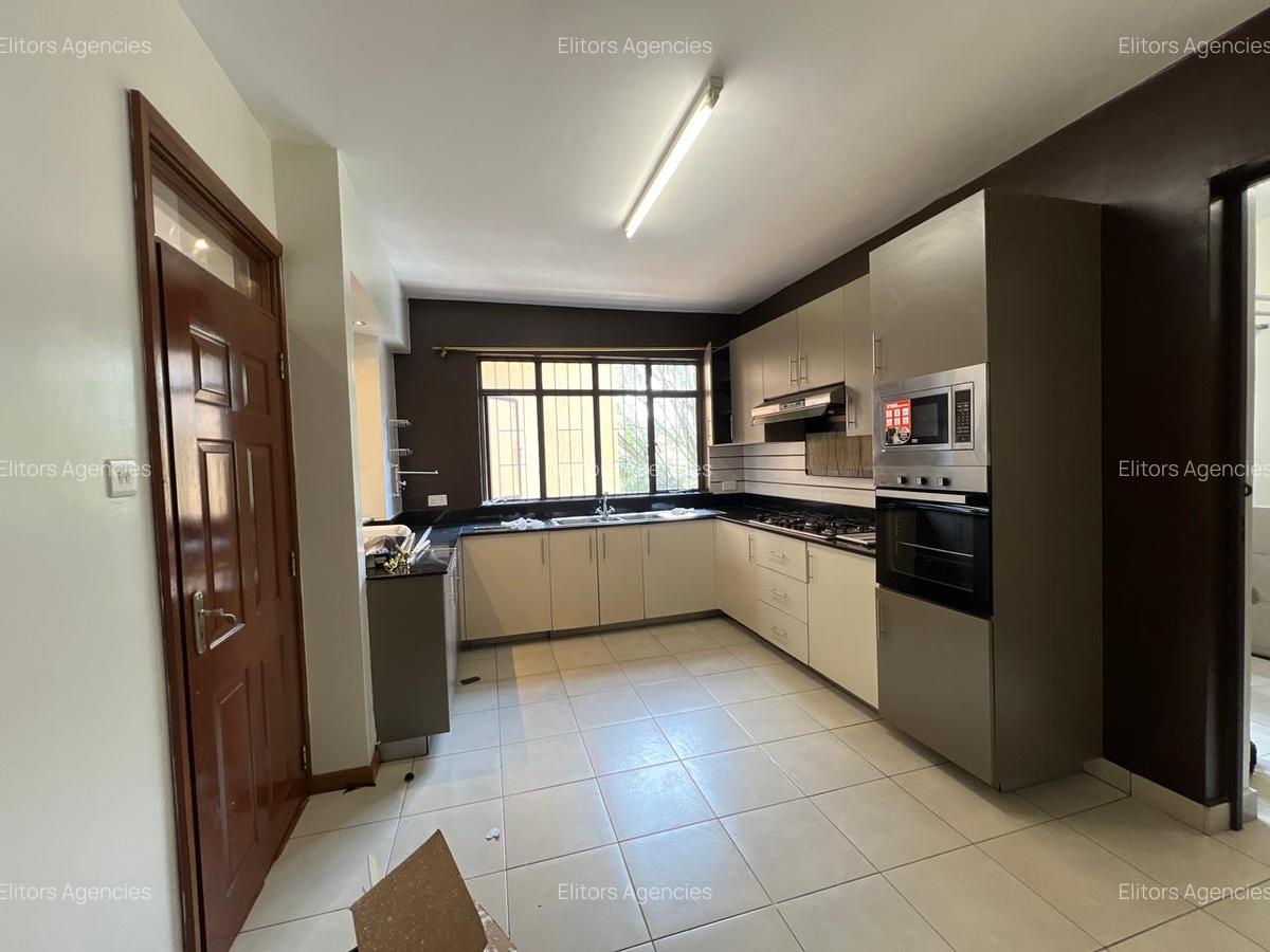 3 Bed Apartment with En Suite at Othaya Road - 5