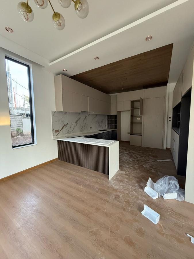 5 Bed Townhouse with En Suite in Lavington - 6