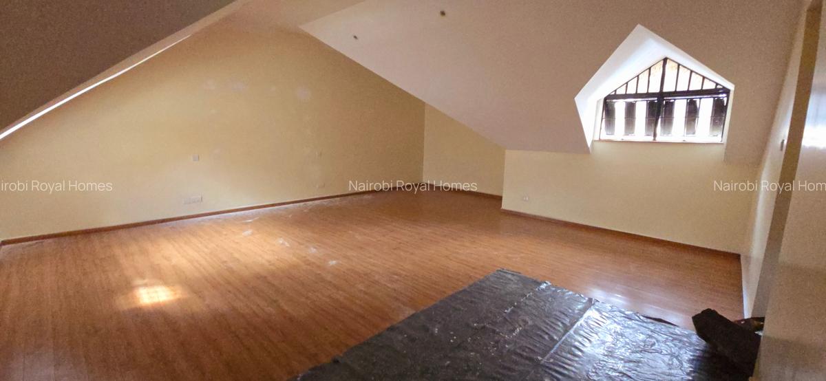 5 Bed Townhouse with En Suite at Lavington Green - 9