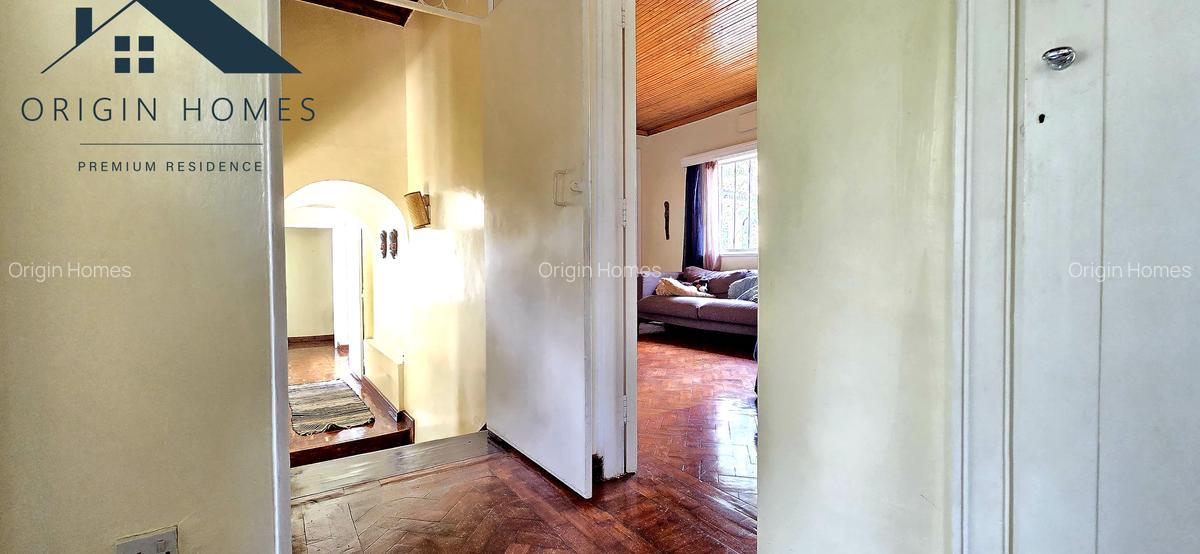 6 Bed House with En Suite at Lavington - 18