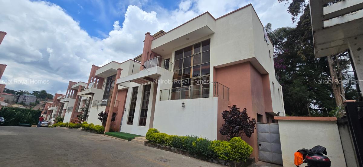 5 Bed Townhouse with En Suite at Lavington Green - 1