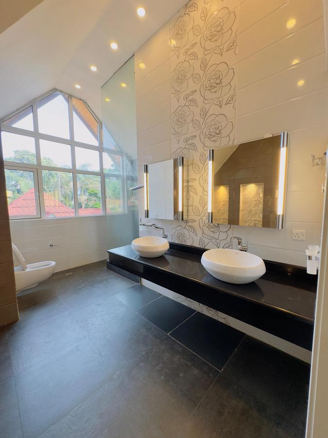 5 Bed House with En Suite at Mimosa Drive - 14
