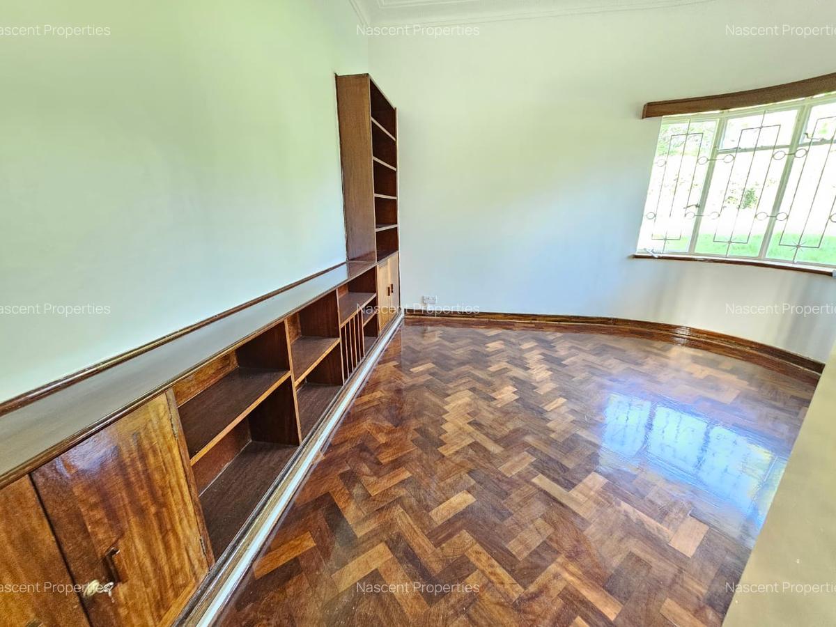 6 Bed House with En Suite in Rosslyn - 8