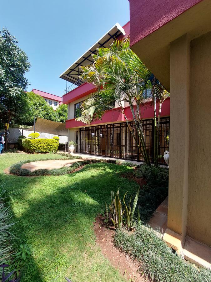 5 Bed Townhouse with En Suite in Lavington - 2