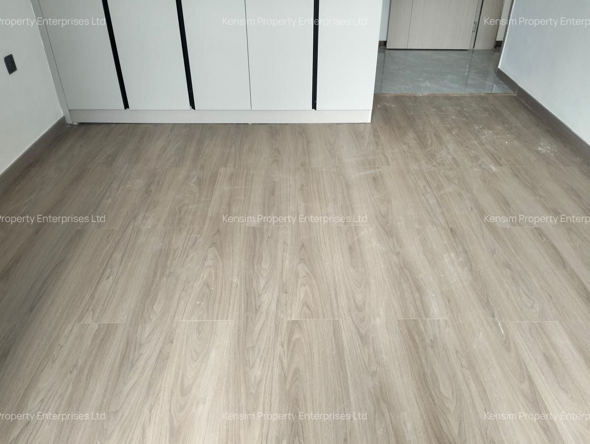 3 Bed Apartment with En Suite in Riverside - 3