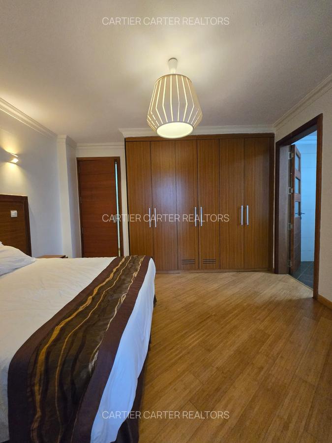 Serviced 2 Bed Apartment with En Suite at Four Ways Drive - 18