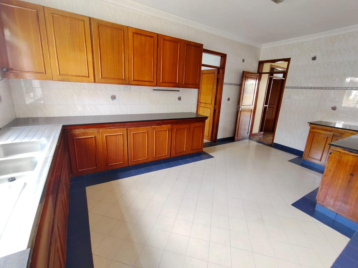 4 Bed Apartment with En Suite in Riverside - 5