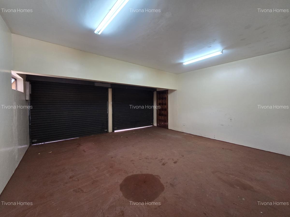 5 Bed House with En Suite in Runda - 11