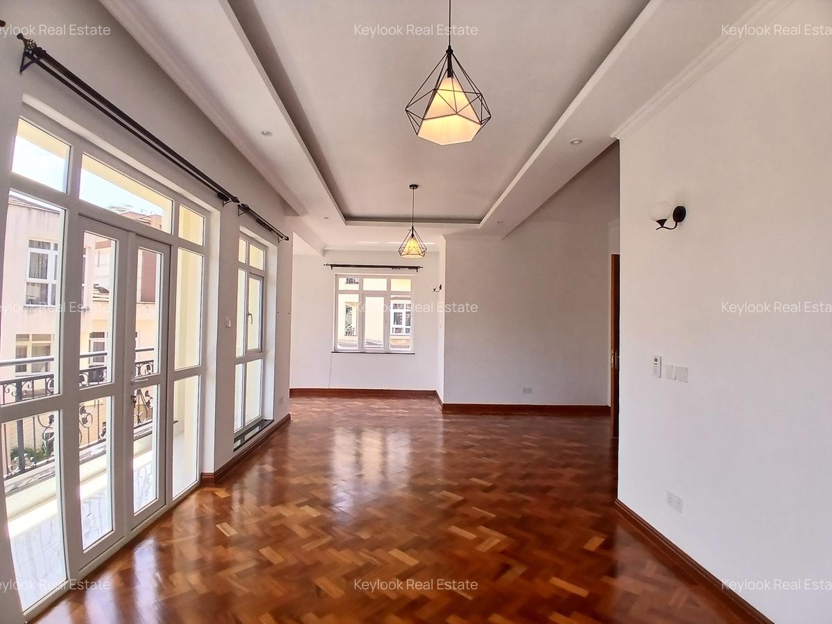 5 Bed Townhouse with En Suite at Lavington Green - 8