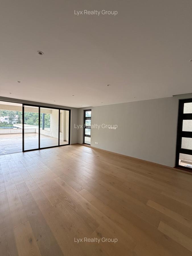 4 Bed Villa with En Suite in Spring Valley - 5