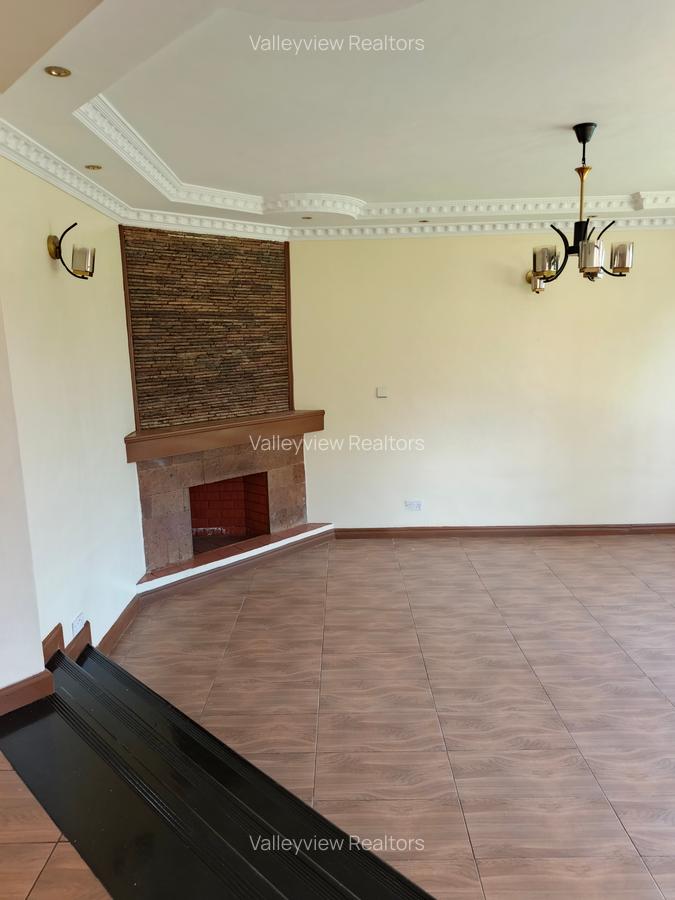 5 Bed Townhouse with En Suite at Lavington - 2