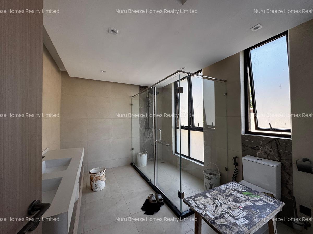 6 Bed House with En Suite in Nyari - 12