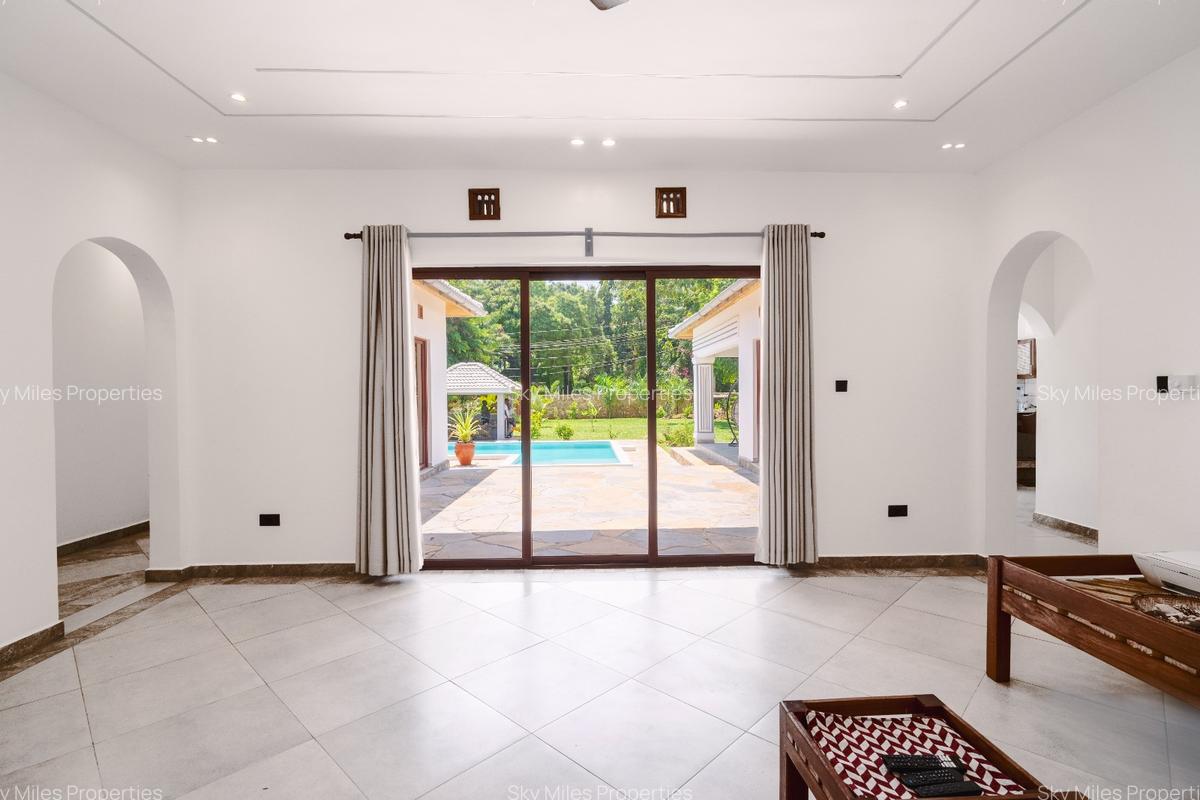 3 Bed Villa with En Suite at La-Marina - 16