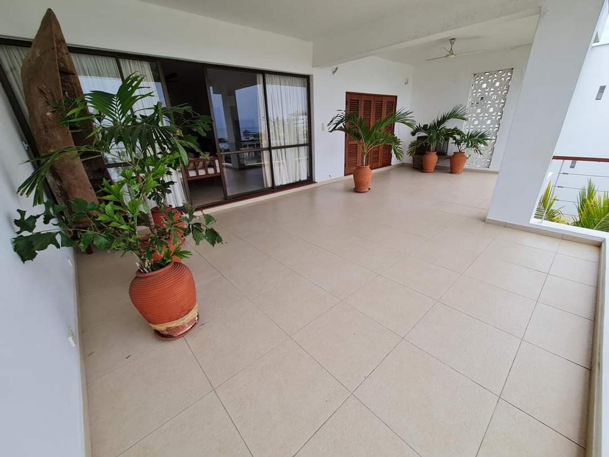 Furnished 3 Bed Apartment with En Suite in Nyali Area - 8