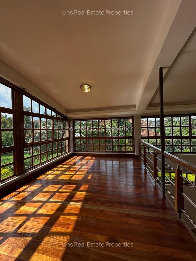 4 Bed House with En Suite in Runda - 2