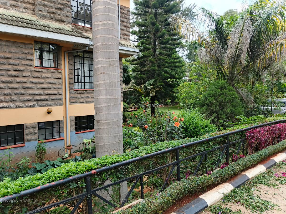2 Bed House with En Suite at Lavington - 13