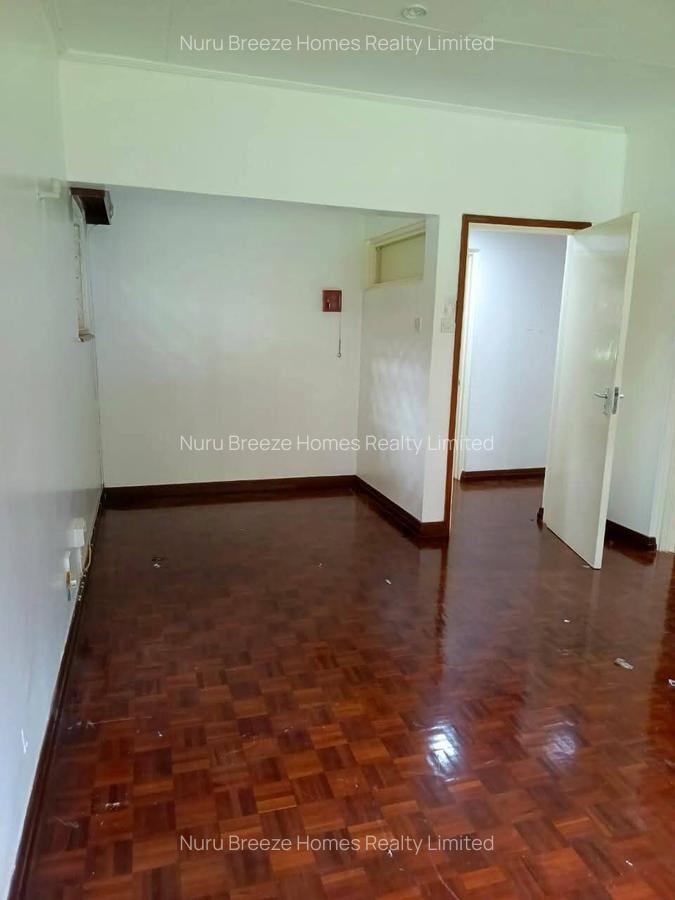 4 Bed House with En Suite in Runda - 18