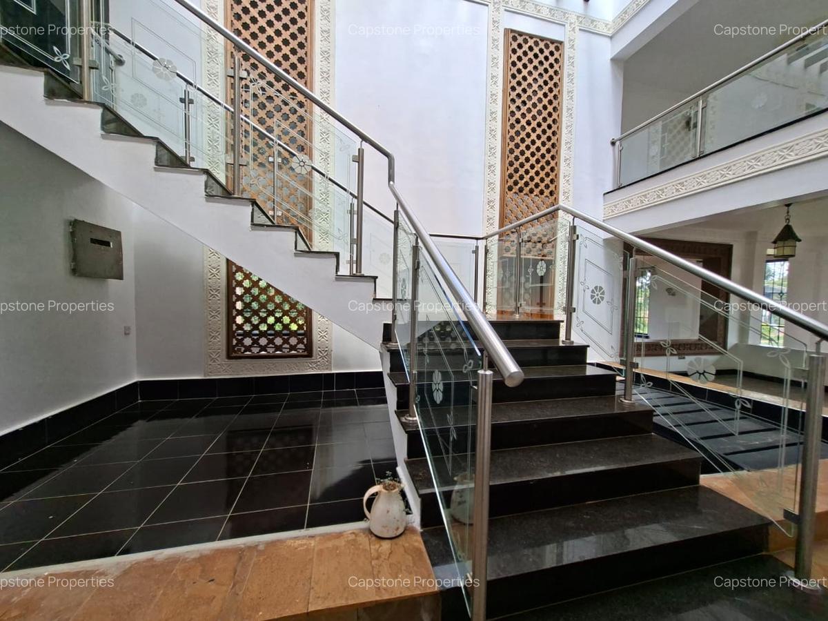 6 Bed House with En Suite in Runda - 11